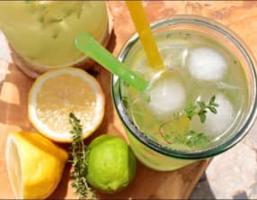 Eau detox citron, citron vert et thym