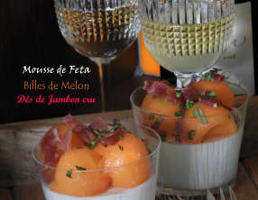 Mousse de feta, billes de melon et dés de jambon cru