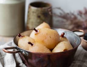 Poires pochées à la fève Tonka