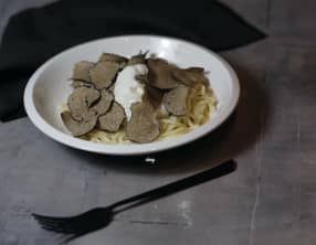 Spaghettis burrata et truffes d'été