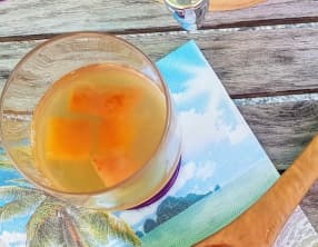 Sangria au vin blanc et aux fruits exotiques