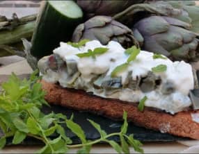 Bruschetta artichaut et stracciatella