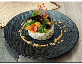 Macédoine, saumon et mesclun