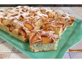 Gâteau génoise aux prunes