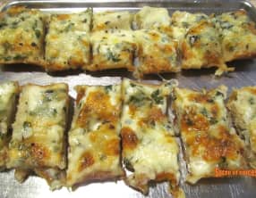 Pain gratiné au fromage et à l'ail