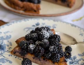 Gâteau à la châtaigne et aux mûres