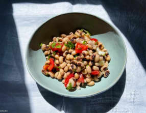 Salade grecque de haricots cornilles