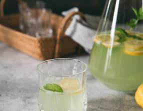 Eau infusée citron, menthe et concombre