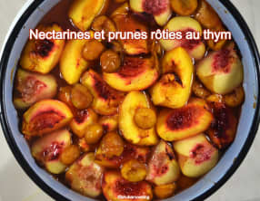 Nectarines et prunes rôties au thym