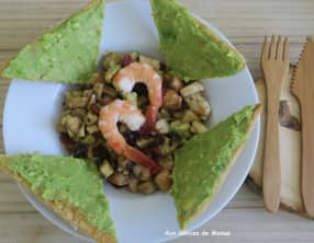 Salade d'avocats aux crevettes et pomme, feuilletés à  l'écrasé d'avocat