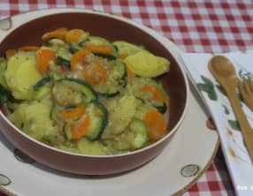 Poêlée de pommes de terre, carottes et courgette à  la cancoillotte