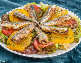 Salade de tomates anciennes aux sardines