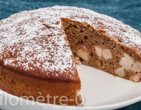 Gâteau au sarrasin, au yaourt et aux poires