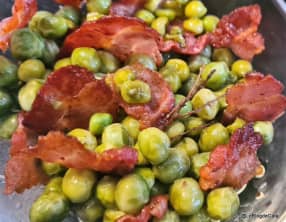 Petits pois au beurre et bacon croustillant façon Jamie Oliver