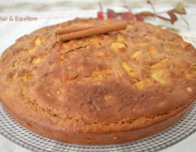 Gâteau aux pommes, noix, amandes, châtaignes et cannelle