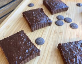 Fondants chocolat, compote et noix