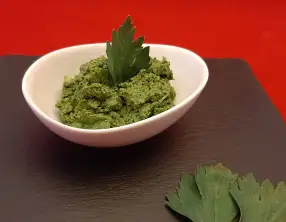 Pesto feuilles de céleri-branche