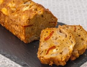 Cake salé aux poires, chorizo et fourme d’Ambert