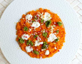 Ecrasé de carottes, oignons marinés et pesto de coriandre pistaches