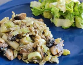 Œufs brouillés aux poireaux et champignons