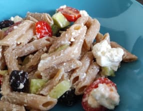 Salade de pâtes complètes à la grecque