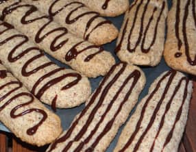 Bâtonnet de meringue noisette et chocolat