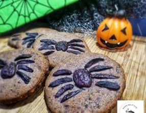 Sablés salés au parmesan et aux olives noires