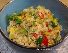 Salade de semoule aux poids chiches, concombre et coriandre