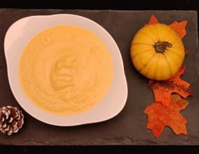 Velouté jack-o’-lantern aux carottes