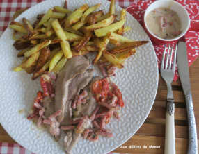 Aiguillettes de canard au bacon et tomates séchées, en sauce