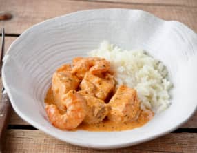 Dés d’espadon et crevettes au lait de coco et garam massala