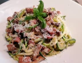 Spaghettis de courgettes à la véritable sauce carbonara