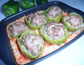 Poivrons farcis et riz à la tomate au Cake Factory