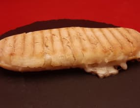 Panini maison avec jambon de Parme, mozza et comté