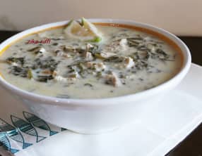 Soupe blanche aux aiguillettes de poulet et épinards