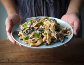 Pâtes à la sauce au yaourt et champignons