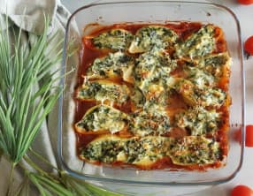 Conchiglioni farcis aux épinards, brousse et parmesan