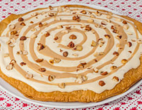 Feuilleté à la crème et noisettes