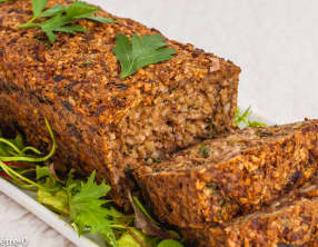 Terrine de champignons et de noix, sauce tomate