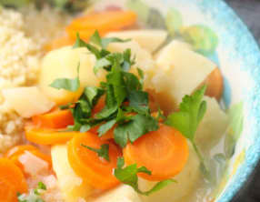 Céleri-rave mijoté en sauce citronnée