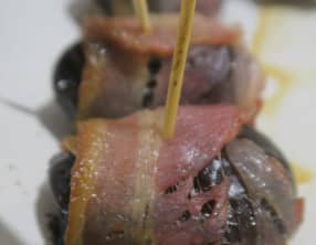 Pruneaux à la poitrine fumée, au four