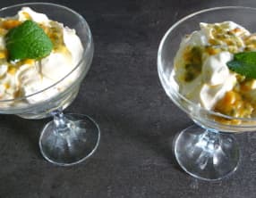Crème de fruit de la passion à la Grecque