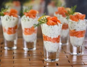 Verrines de saumon fumé, ricotta et ciboulette