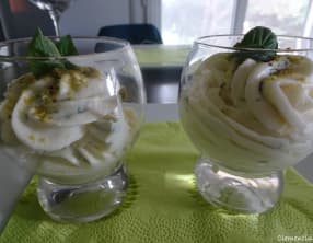 Tourbillon de crème au citron, basilic et pistache