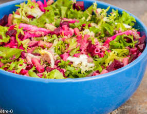 Salade de pâtes, au betterave et au thon