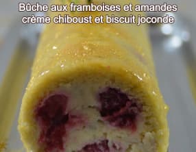 Bûche aux framboises et amandes crème chiboust et biscuit joconde