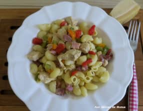 Pâtes au poulet, lardons et poivrons