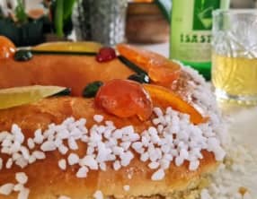 Brioche des rois, en forme de couronne à la frangipane