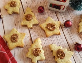 Sablés de noël aux noisettes et pralinoise