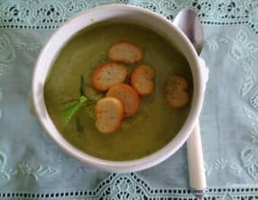 Soupe aux fanes de carottes